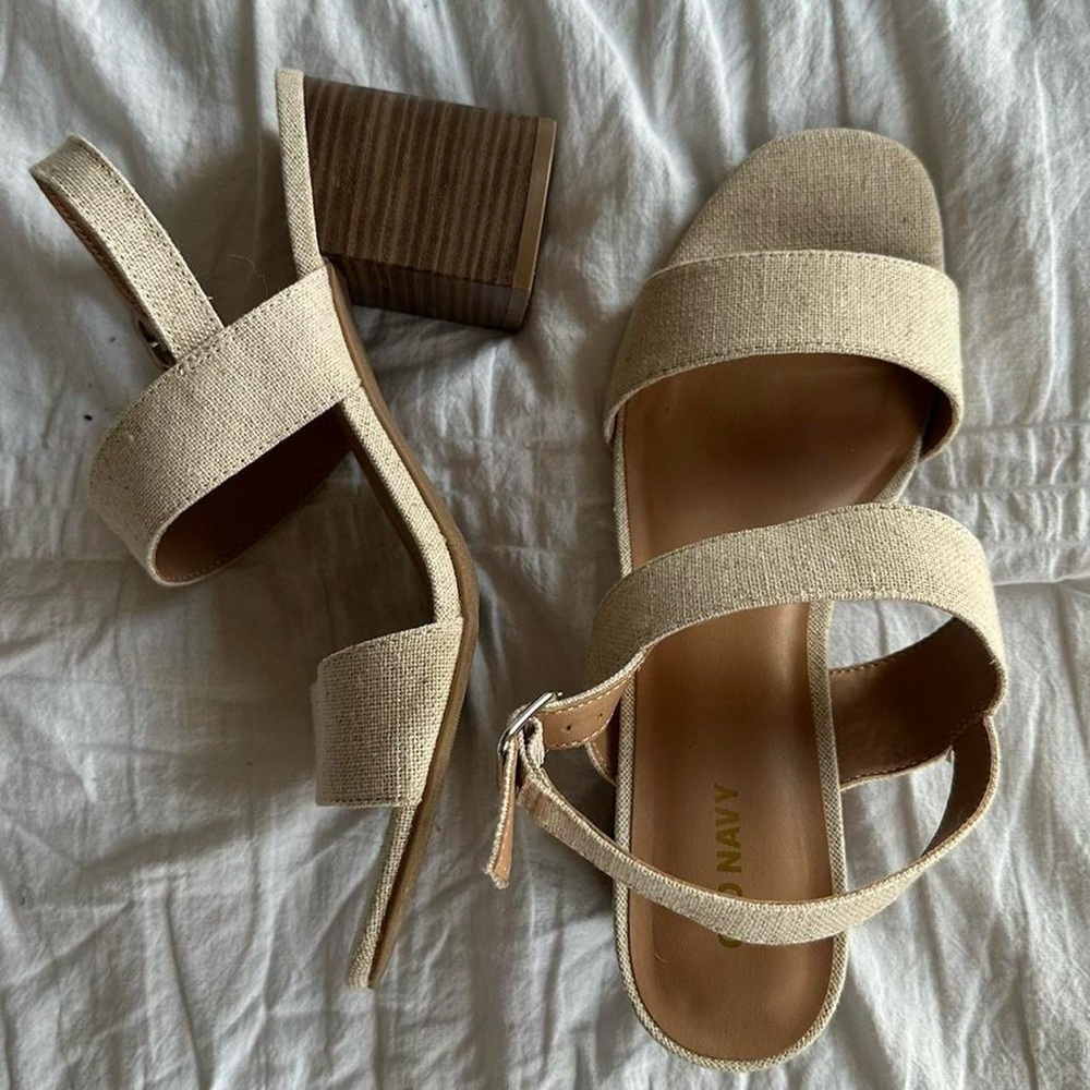 Size 9 tan sandals almost new